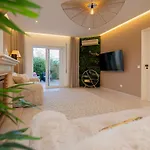 Tropical Oasis Park * 波尔蒂芒